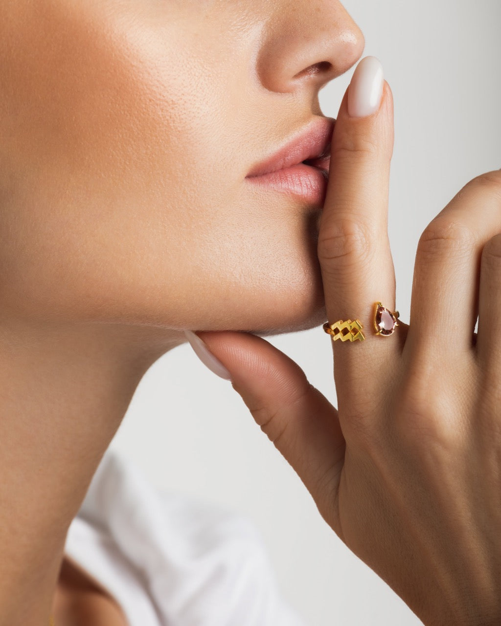 zodiac sign ring- aquarius- gold